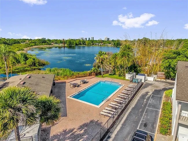 Pool #1 on the Lake - 2912 Plaza Terrace Dr