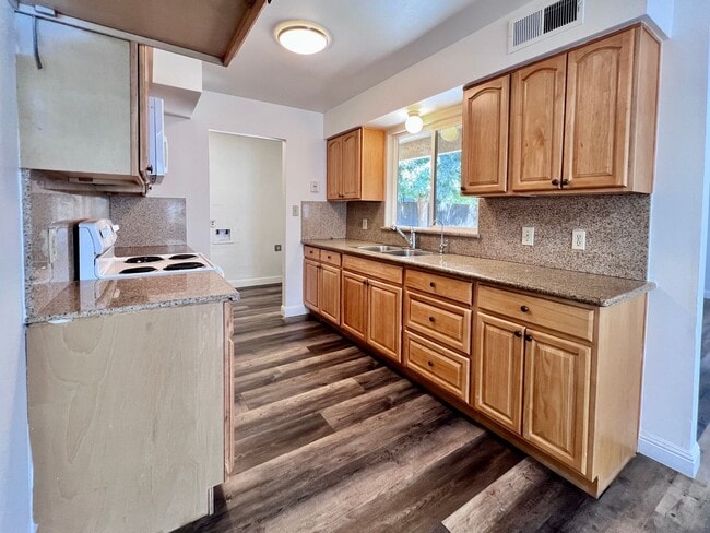 Photo - $2,195 Ashlan & Cornelia, 3 Bedroom House ...
