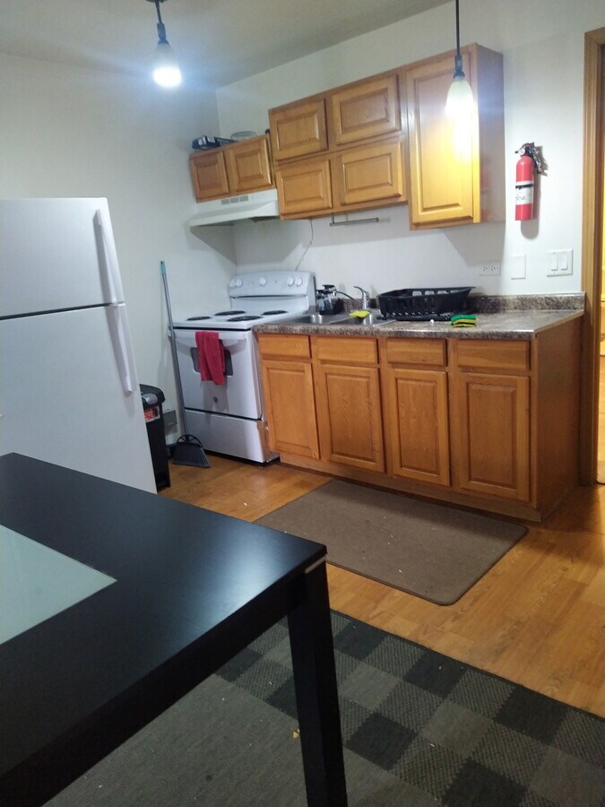 Photo - 928 Main St Unit 1 front