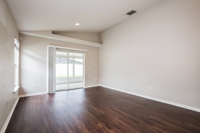 Photo - 914 Copenhagen Way