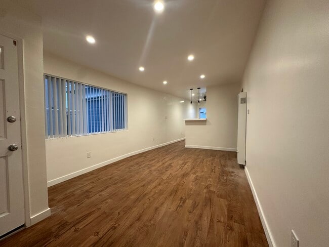 Family Room - 1538 Loma Dr Unit #4