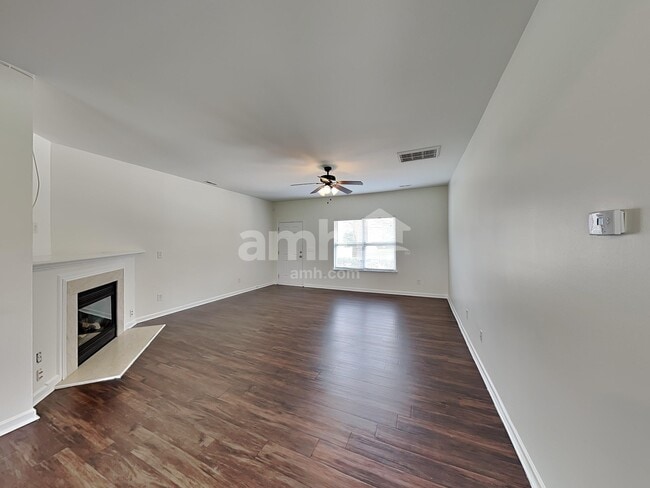 Photo - 104 Thorsen Dr