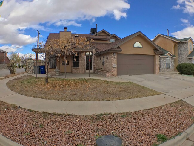 Northeast El Paso 3 bed with Refrig A/C an... - Northeast El Paso 3 bed with Refrig A/C an... House