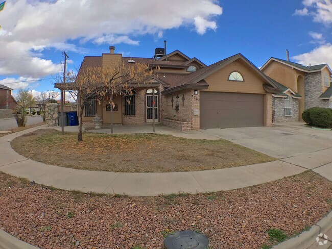 Building Photo - Northeast El Paso 3 bed with Refrig A/C an... Rental