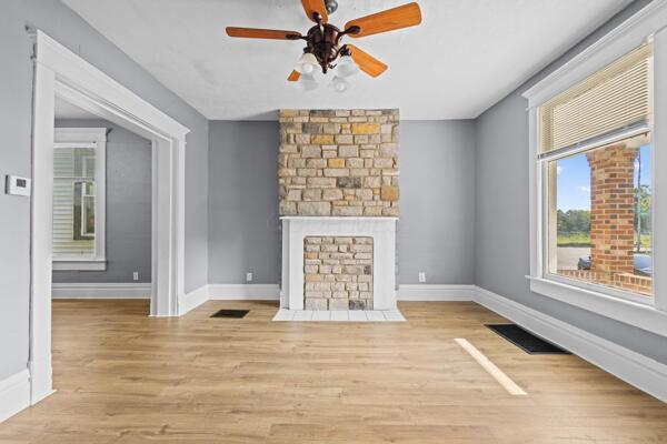 Building Photo - 571 Gilbert St