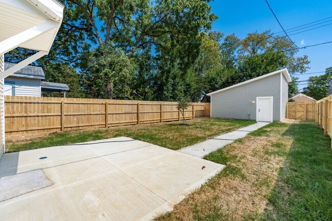 972 Ellsworth Ave