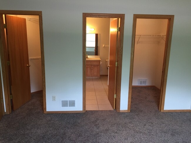 Photo - 8422 Yukon Cir N