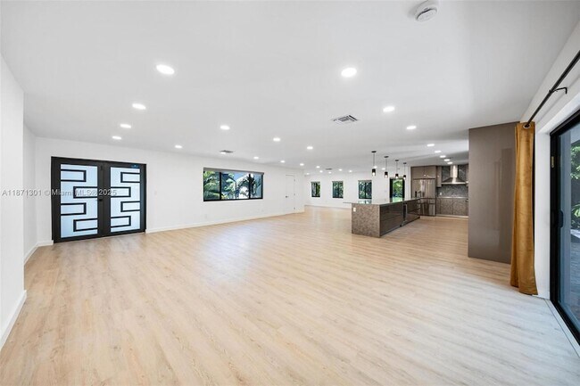 Photo - 7401 Miami View Dr Casa