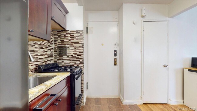 84-50 169th St Unit 319