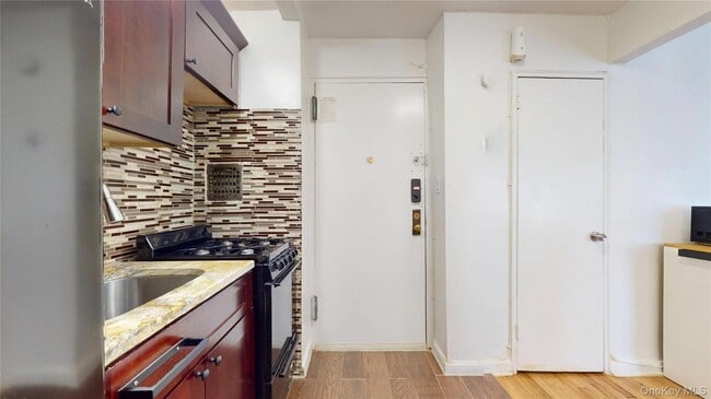 Photo - 84-50 169th St Unit 319