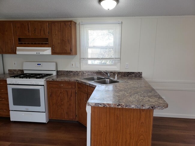 Photo - 205 Cross Dr