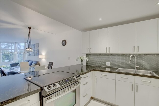 Photo - 3375 N Country Club Dr Unidad 103