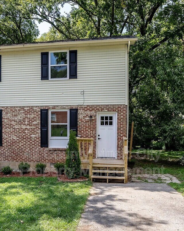 Photo - 1905 S Lyle Ln