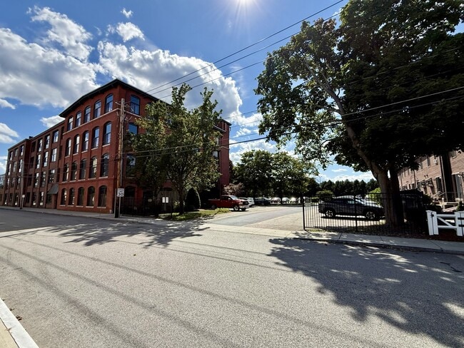 Building Photo - 150 Rumford Ave Unit 230