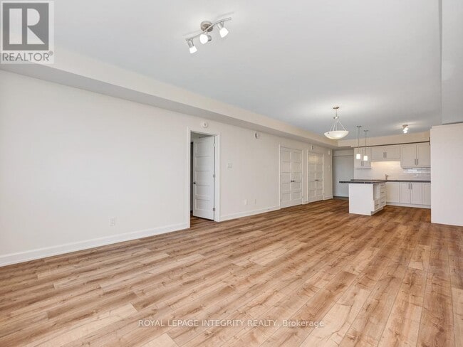 Photo - 906 Chablis Cres