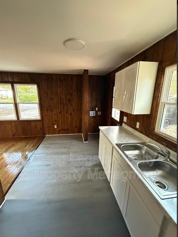 Photo - 904 Marsh St