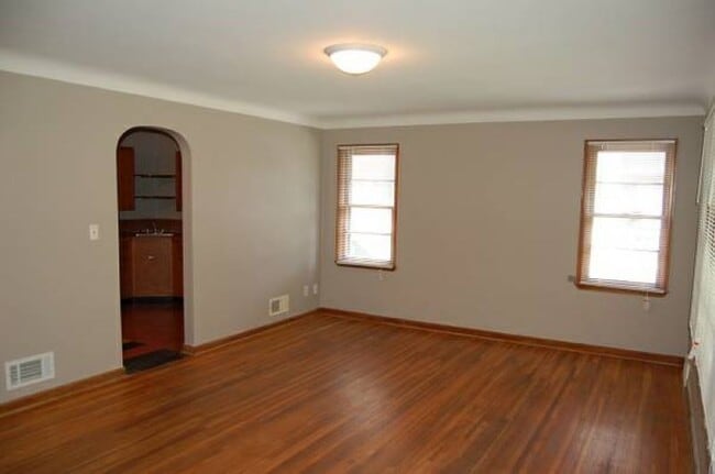 Photo - 121 S Governor St