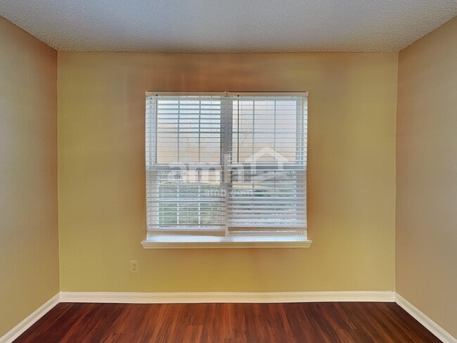 Photo - 743 Millbrook Dr