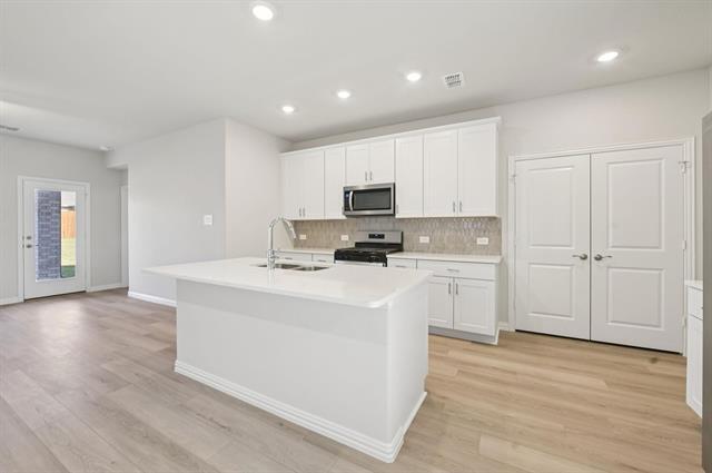 Photo - 717 Leavenworth Dr