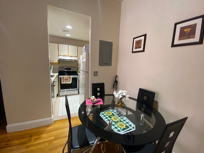 42 Worcester Sq Unit 4