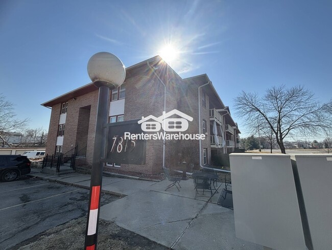 7815 Douglas Ave