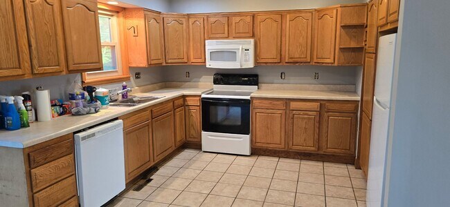 Photo - Spacious 3 Bedroom and 1.5 baths Duplex