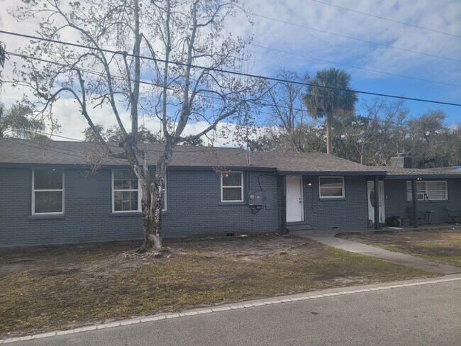 Photo - 1320 S Oleander Ave Unit 1