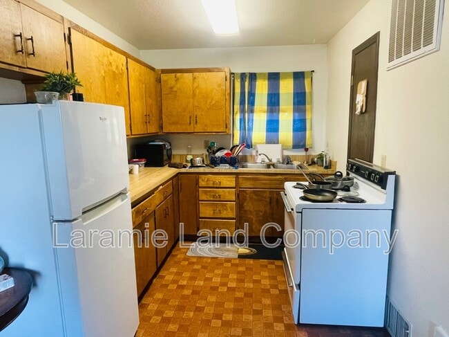 Photo - 1260 N 6th St