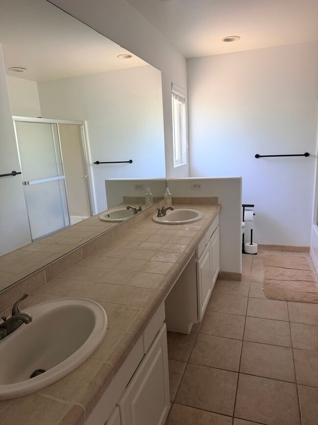 Photo - 3 Bed/2 Bath - MAGIC SANDS AREA