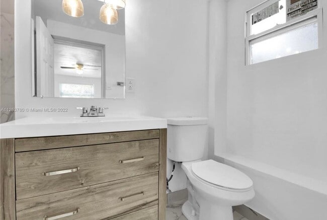 Photo - 323 NW 108th St Unidad 2