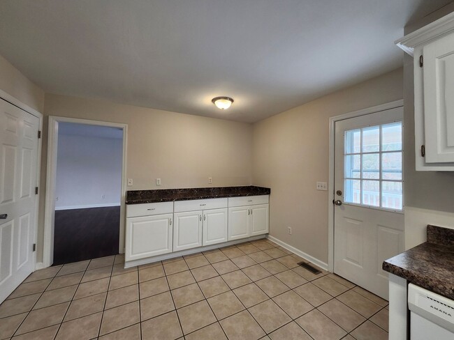 Photo - Spacious 5 bedroom 2 and a half bath home in Ringgold, GA