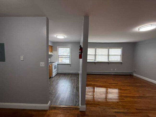 Photo - 364 Williamson St