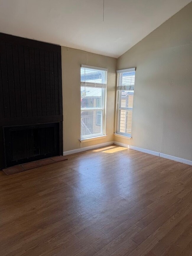 Photo - 1000 W 26th St