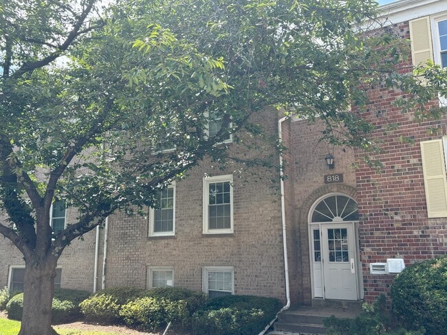 Building Photo - 818 Quince Orchard Blvd Unit 101 Rental