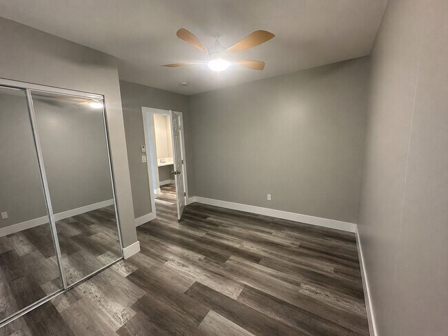 1943 W 39th St Unit 1947