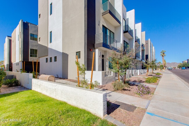 Photo - 4220 N 32nd St