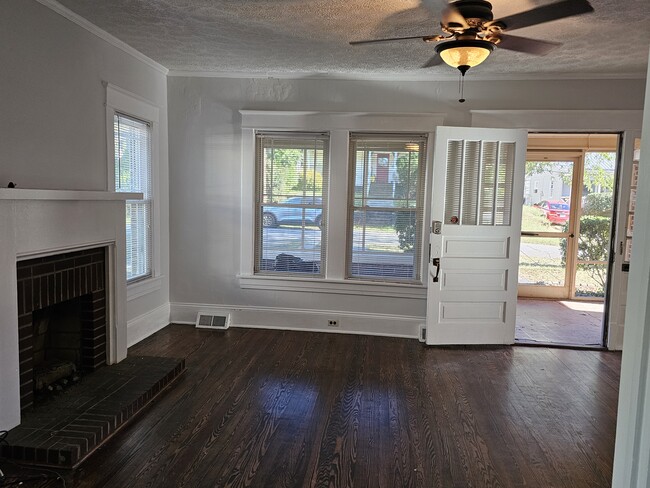 Photo - 920 N Church St