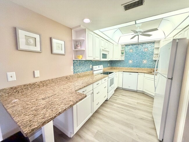 Photo - ** VANDERBILT BEACH ** 3 BED / 2 BATH CONDO - WEST OF 41 - NORTH NAPLES - ANNUAL RENTAL