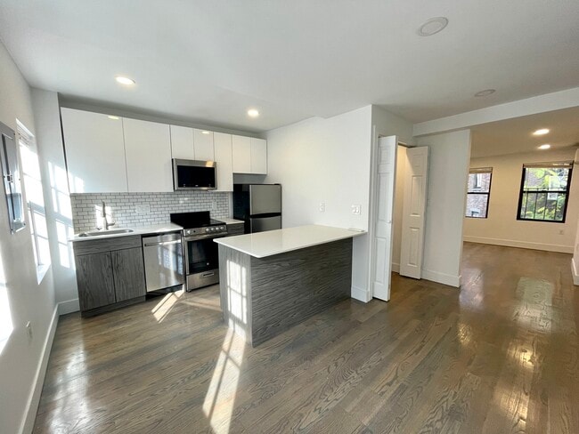 Building Photo - 61 Joy St Unit 3F Rental