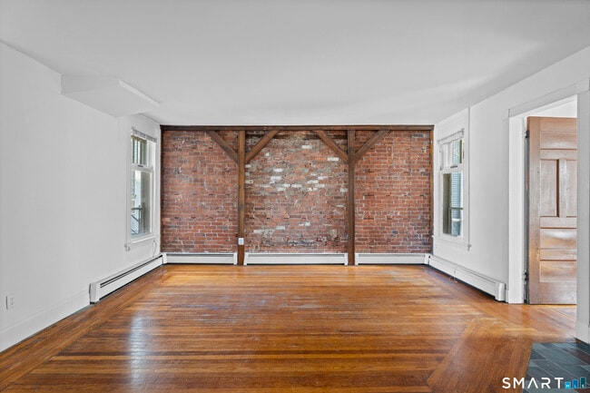 Photo - 251 Lawrence St Unidad 2