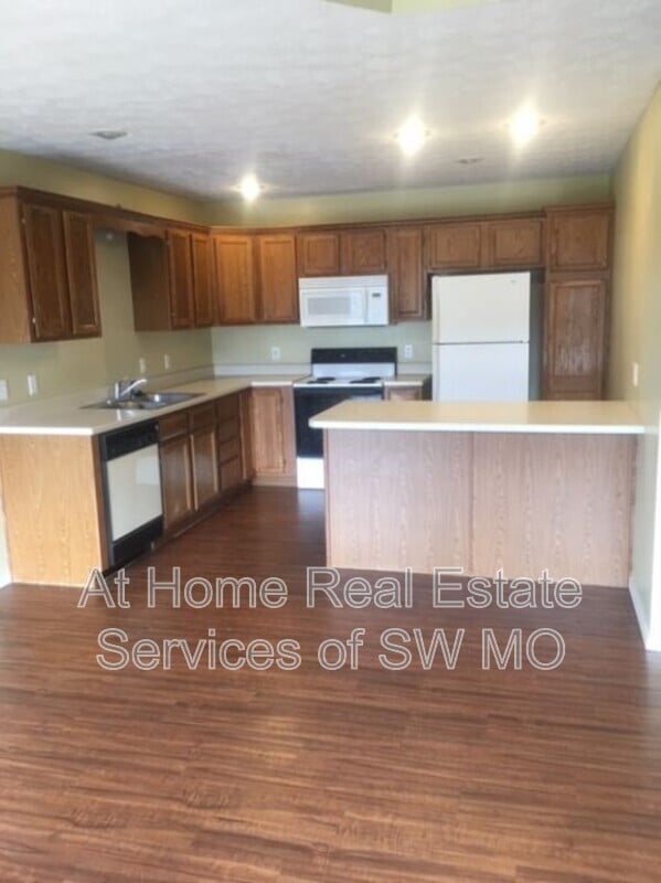 Building Photo - 1260 Butterfield Dr Rental