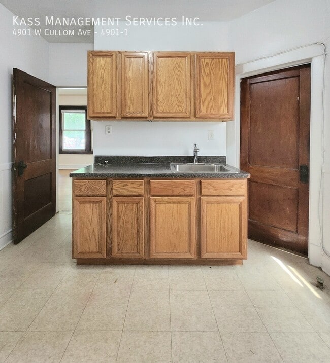 Photo - 4901 W Cullom Ave Unit 4901-1