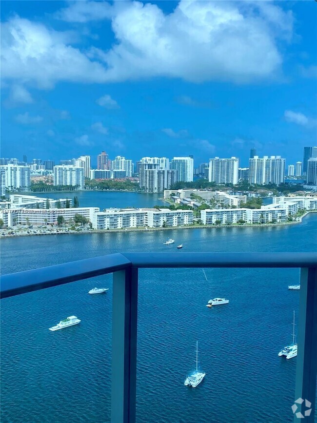 Building Photo - 17301 Biscayne Blvd Unit L-PH-8 Rental