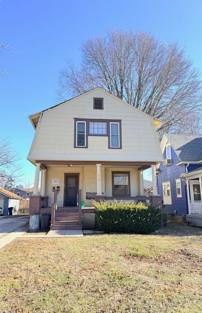 Building Photo - 714 S State St