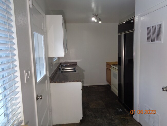 Photo - Nicely located close to Memorial Park and ...