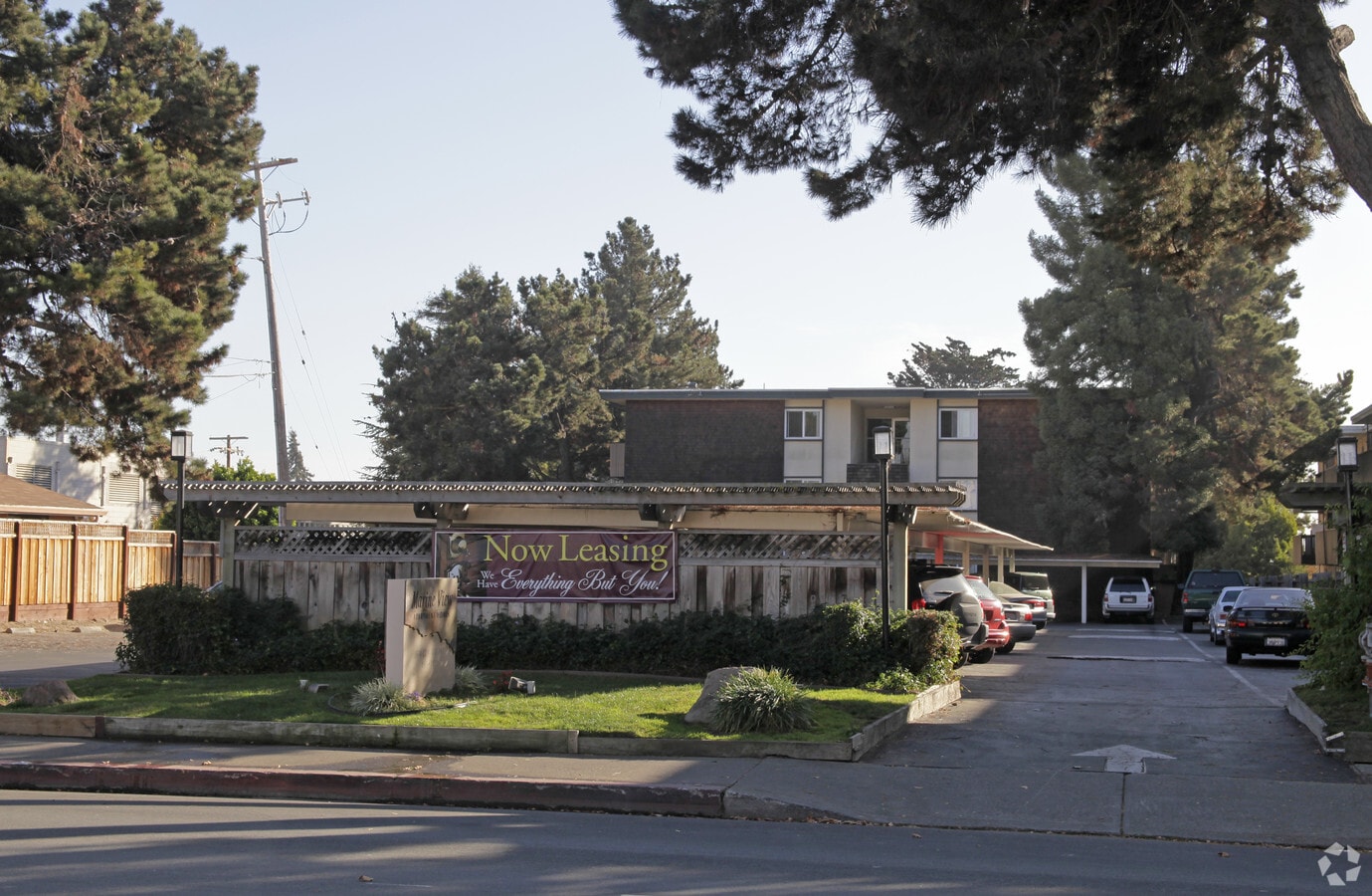 Fotografía del edificio - Marine View Apartment Homes