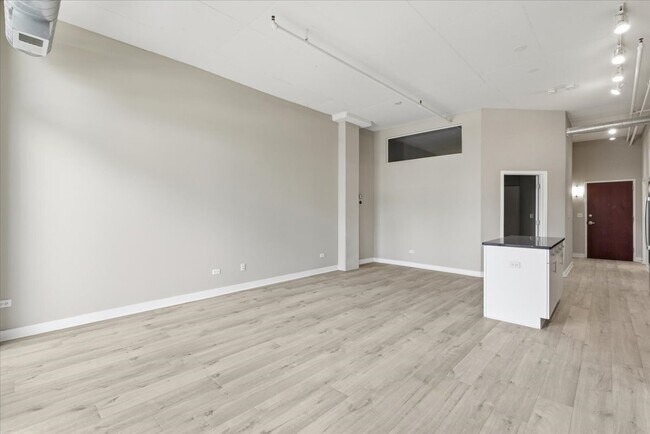 Photo - 740 W Fulton St Unit 905