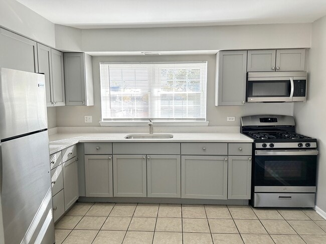 Building Photo - 9203 Monroe Ave Unit Apt 20