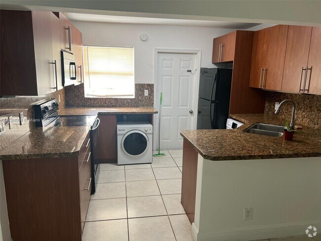 Building Photo - 9203 NW 38th Dr Unit 6 Rental