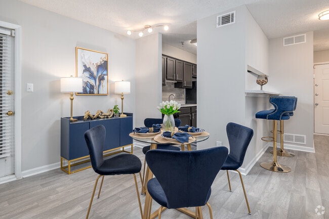 2BR, 2BA - 1,005SF - Dining Area - The Pointe